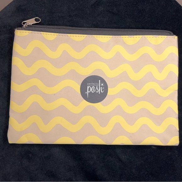 Set Of Two Makeup Bags Perfectly Posh Yellow Travel Cosmetic Storage Unicorn - Picture 8 of 13